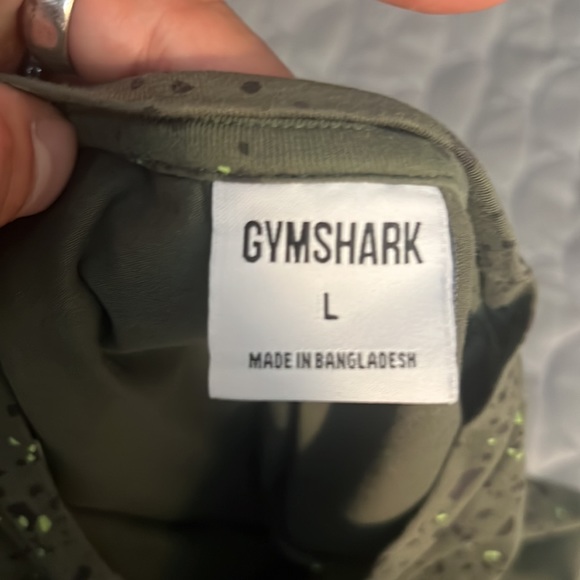 Cutoff sleeve gym shark top - Picture 2 of 2